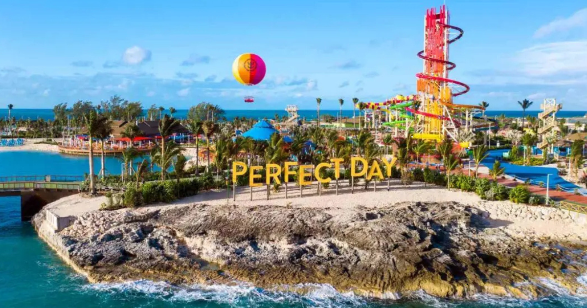 Manglares y litoral de Mahahual donde se proyecta el desarrollo turístico Perfect Day, suspendido por orden judicial.