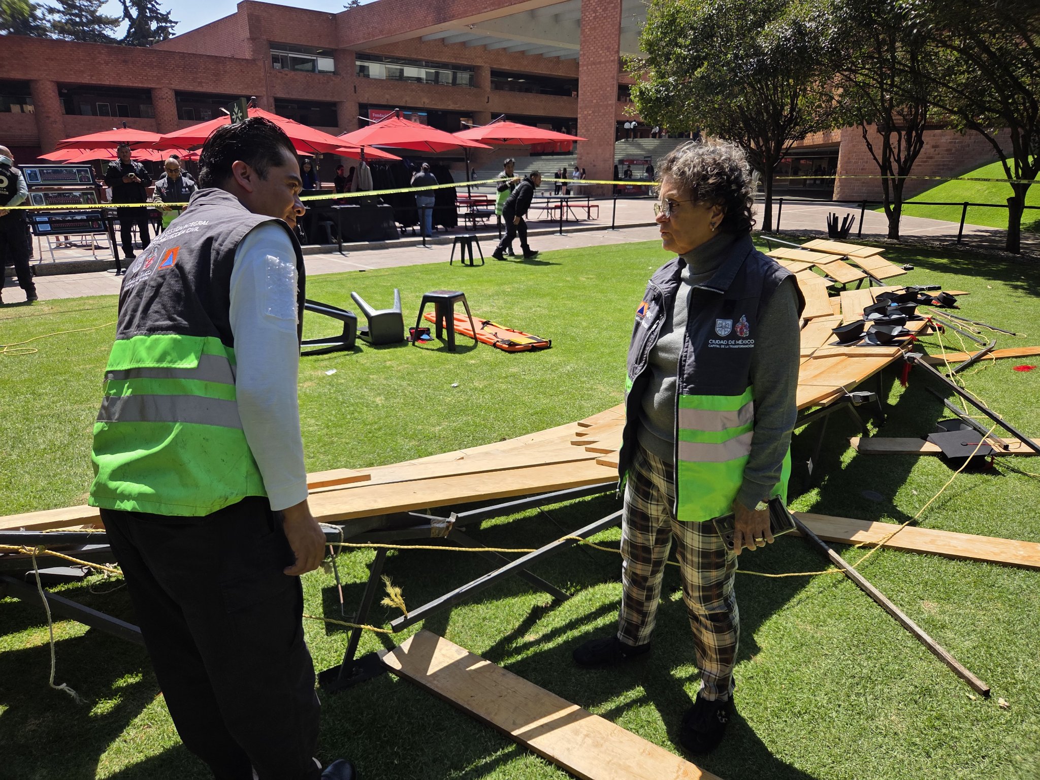 Colapsa templete en foto de generación en Ibero