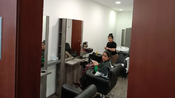 Clausura salón belleza Senado