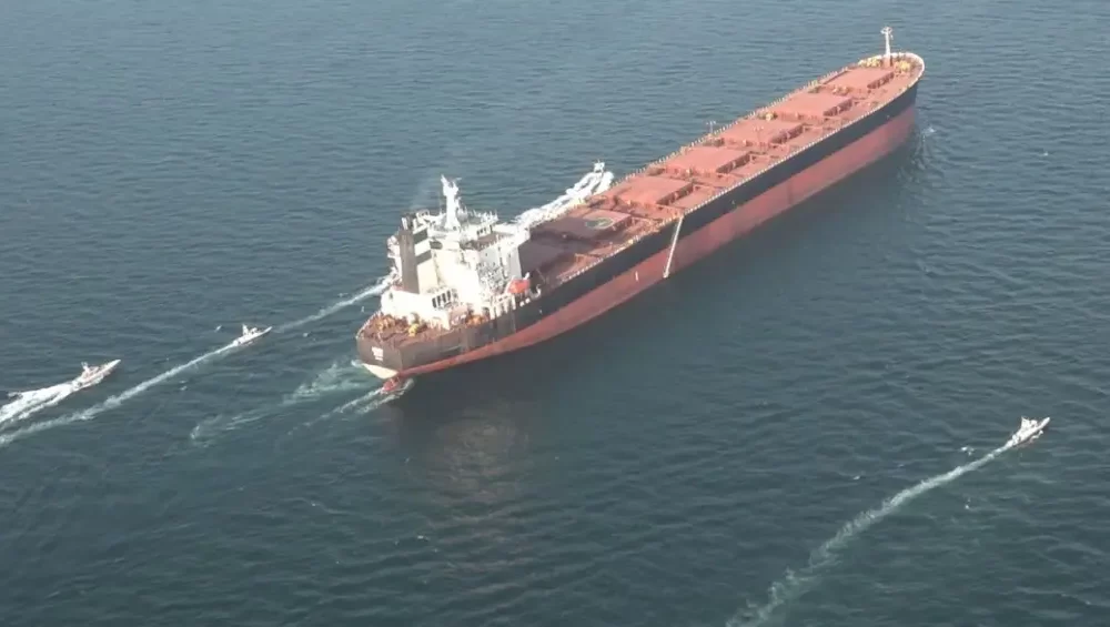 Petróleo sube tras ataques a buques cerca de Ormuz