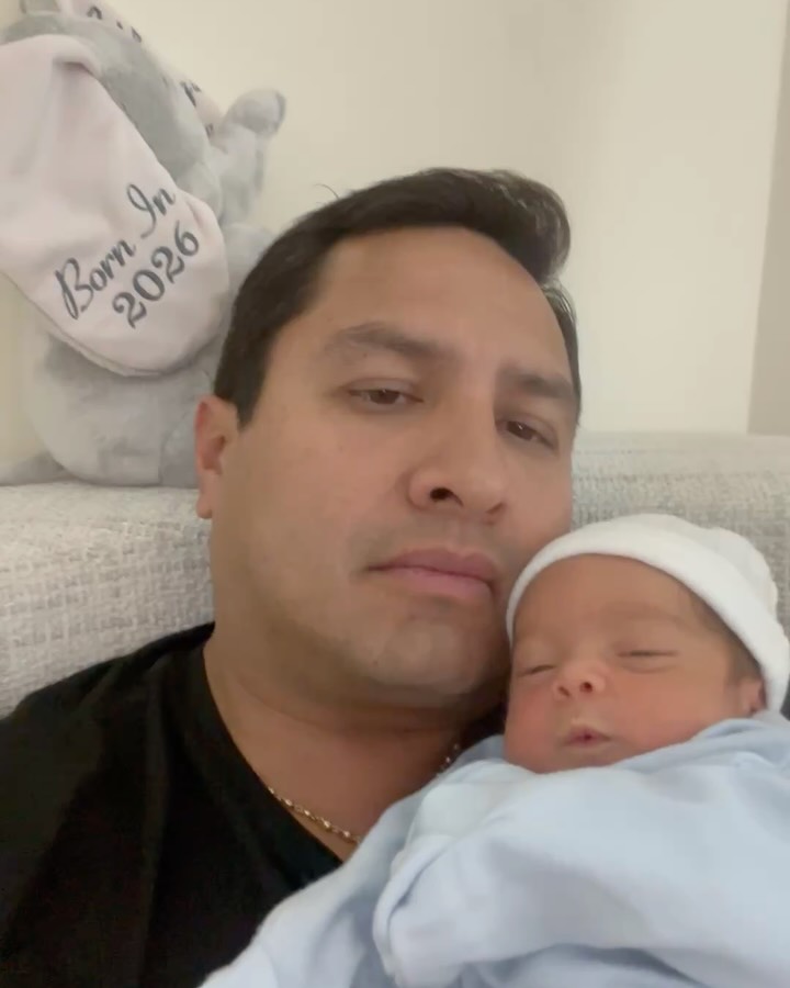 Julión Álvarez anuncia nacimiento de su tercer hijo