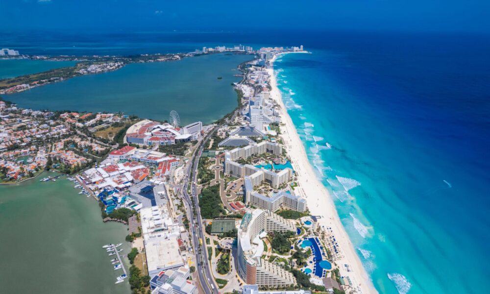 QRoo roza lleno hotelero