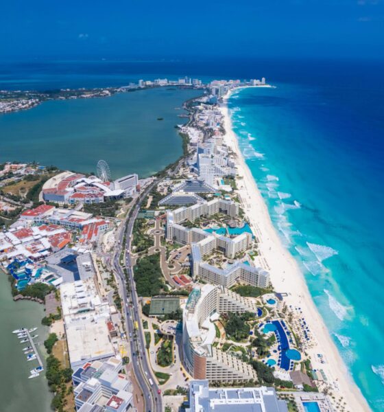 QRoo roza lleno hotelero