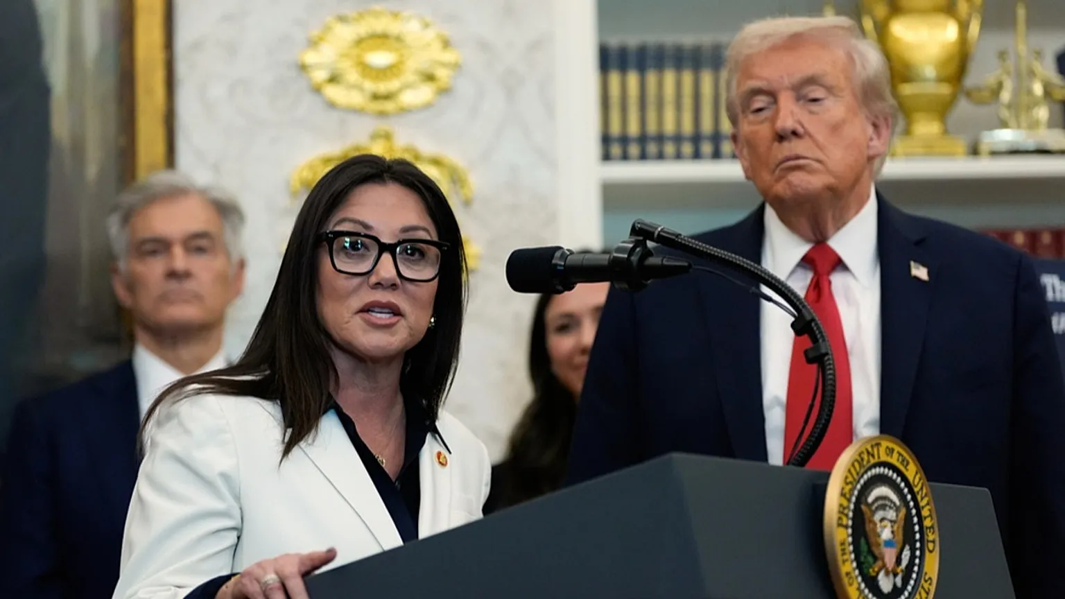 Renuncia secretaria de trabajo